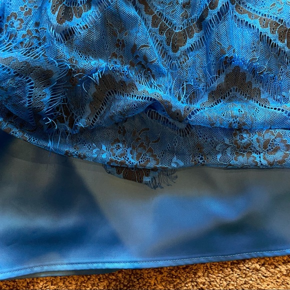 Women’s Dress - Picture 8 of 11